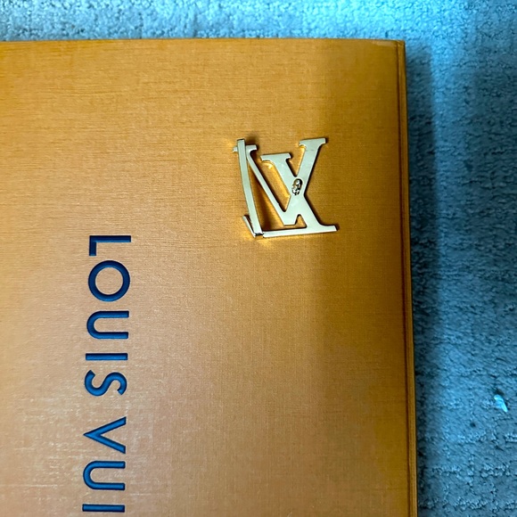 COPY - LV Gold Belt Buckle - Picture 2 of 3